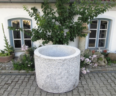 Granitbrunnen / Pflanztrog rund 120x80