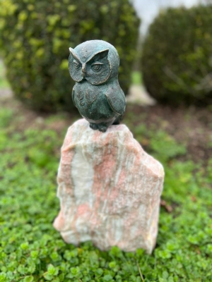 Rottenecker Bronzefigur Uhu Nachthuri klein auf Rosariosule 50 cm