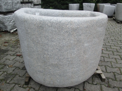 Granitbrunnen halbrund rustikal 110x79x76