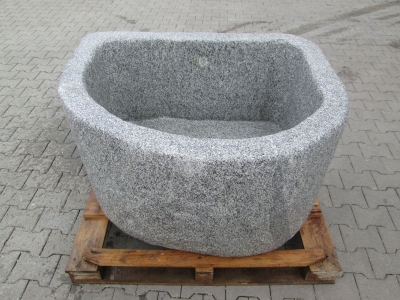 Granitbrunnen halbrund rustikal 118x98x64