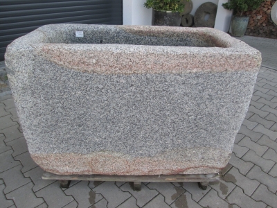 Granitbrunnen rechteckig rustikal 120x68x77