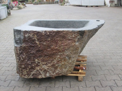 Findlingsbrunnen 117x86x63