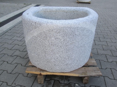 Granitbrunnen halbrund rustikal 74x67x50