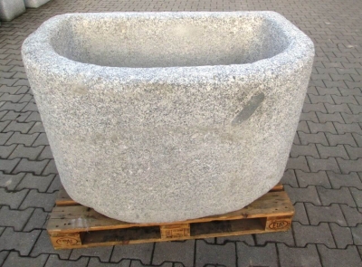 Granitbrunnen halbrund rustikal 132x92x79