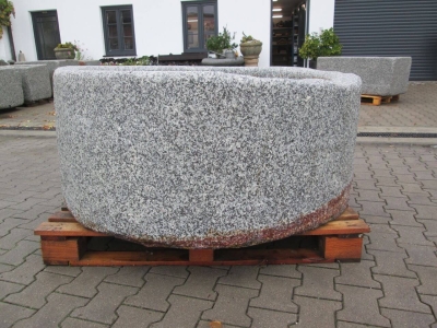 Granitbrunnen rund rustikal 140x63