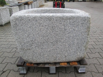 Granitbrunnen halbrund rustikal 75x68x65