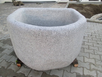 Granitbrunnen halbrund rustikal 120x110x67