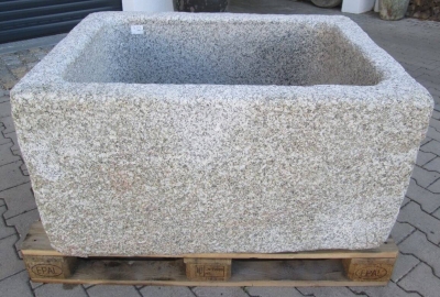 Granitbrunnen rechteckig rustikal 108x85x56