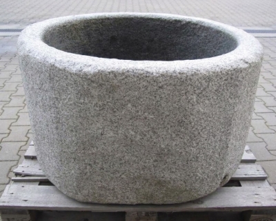 Granitbrunnen rund rustikal 104x62