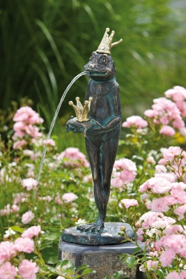 Rottenecker Bronzefigur Froschknig Ottmar, wasserspeiend
