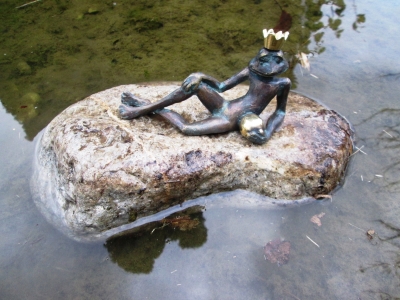 Rottenecker Bronzefigur Froschknig Eugen