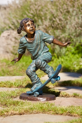 Rottenecker Bronzefigur Lilo mit Skateboard