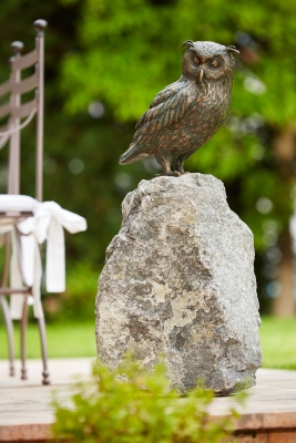 Rottenecker Bronzefigur Uhu, sitzend