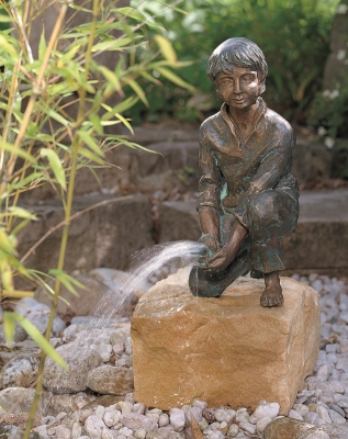 Rottenecker Bronzefigur Paul, wasserspeiend