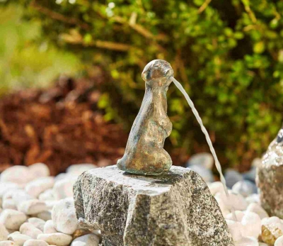 Rottenecker Bronzefigur Erdmnnchen klein, wasserspeiend