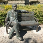 Bronzefigur Sonderanfertigung: Einstein mit Bank (Stadt Bern)