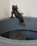 Rottenecker Bronzefigur Brunnenset home mit Froschknig Heinrich