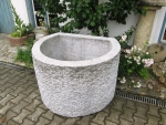 Granitbrunnen / Pflanztrog dreiviertelrund 135x115x75