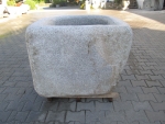 Granitbrunnen halbrund rustikal 98x91x76