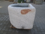 Granitbrunnen halbrund rustikal 98x91x76