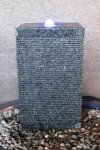 Quellstein - Granit dunkelgrau mit Rillen 35 x 35 x 70
