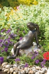Rottenecker Bronzefigur Mads der Hase, wasserspeiend