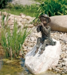 Rottenecker Bronzefigur Toni gro, wasserspeiend