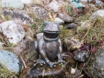 Rottenecker Bronzefigur Froschknig Teodor, wasserspeiend