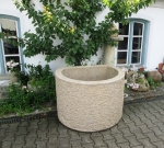 Granitbrunnen / Pflanztrog dreiviertelrund 105x85x70