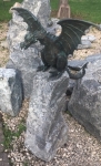 Rottenecker Drachenvogel Terrador auf Granit, wasserspeiend