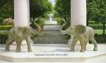 Rottenecker Bronzefigur Portal-Elefant links